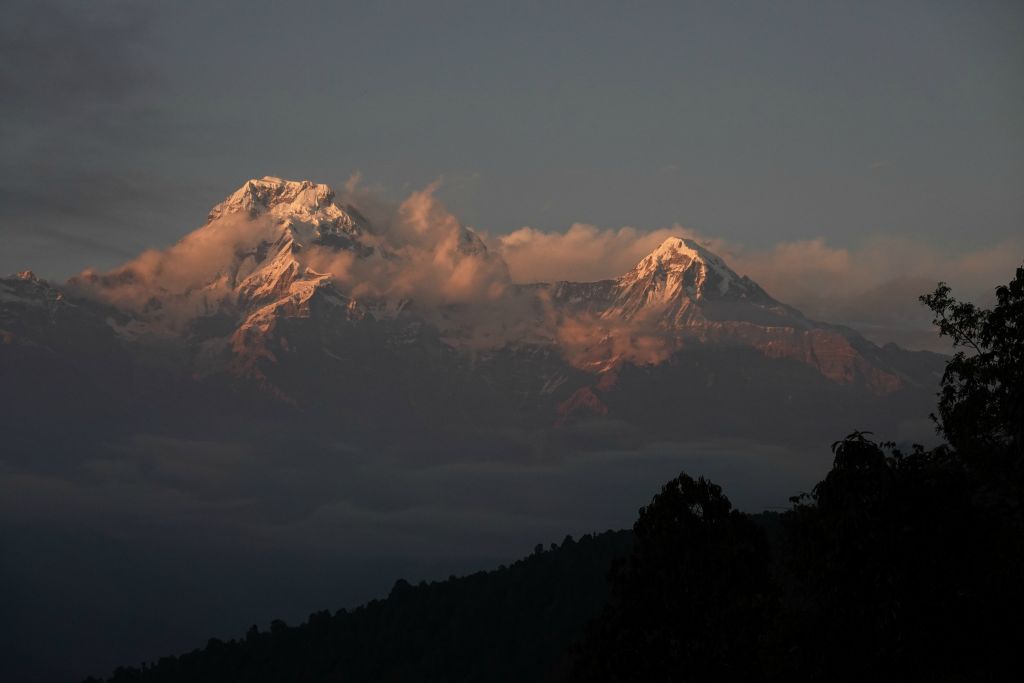 Coucher de soleil sur l'Annapurna Sud et le Hiun Chuli